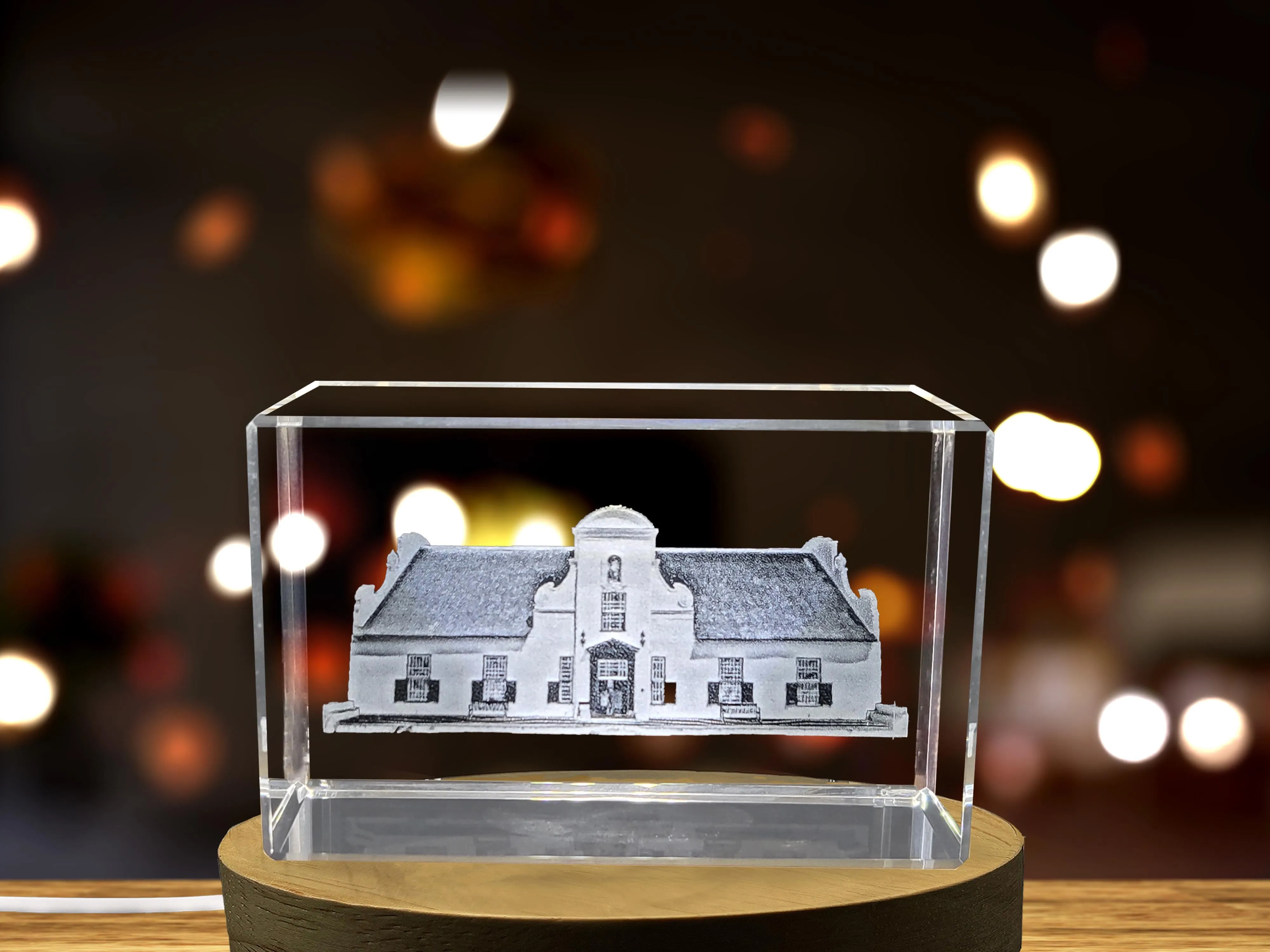 Exquisite 3D Engraved Crystal Showcasing Iconic Cape Dutch Architecture of South Africa