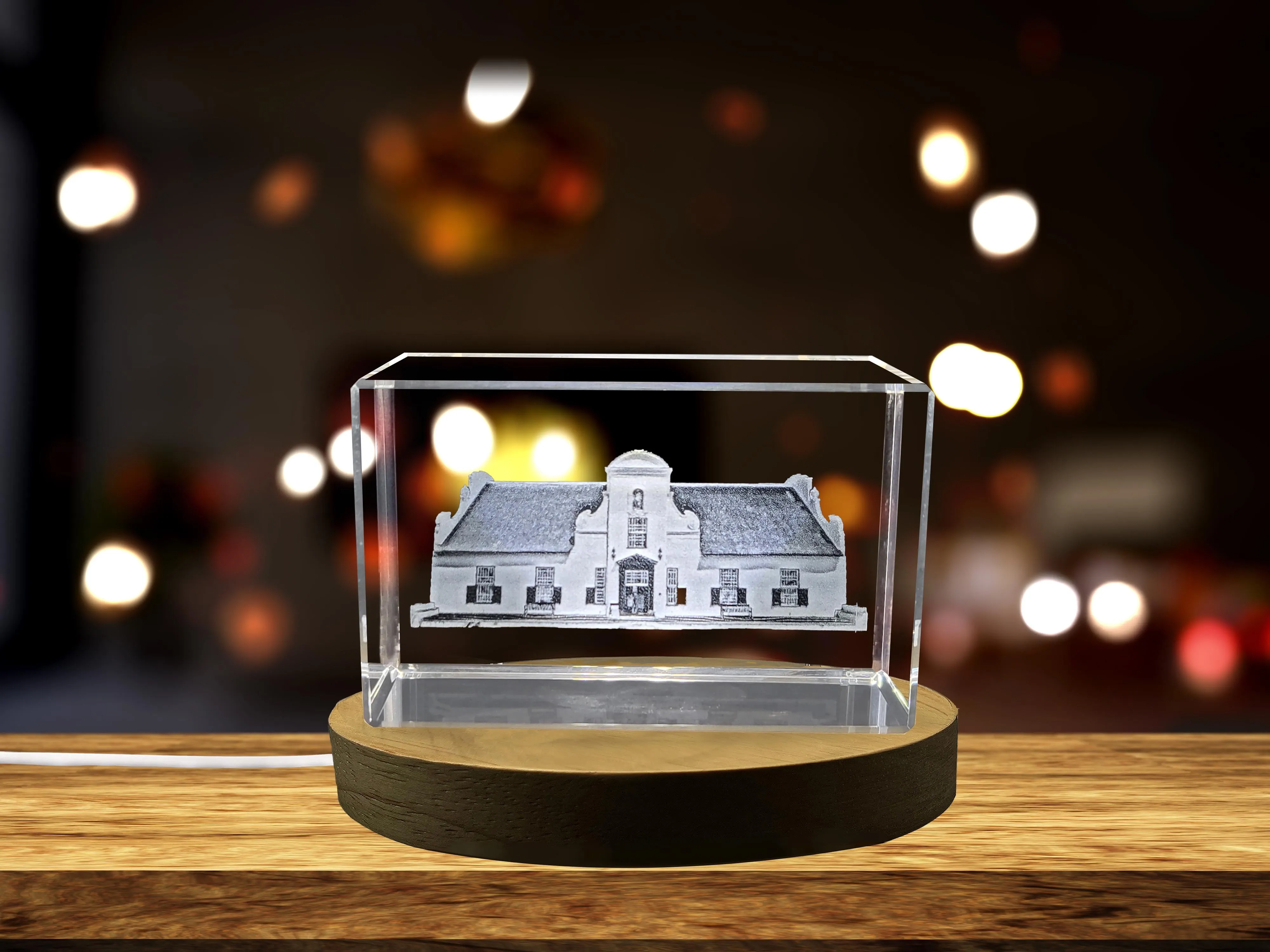 Exquisite 3D Engraved Crystal Showcasing Iconic Cape Dutch Architecture of South Africa