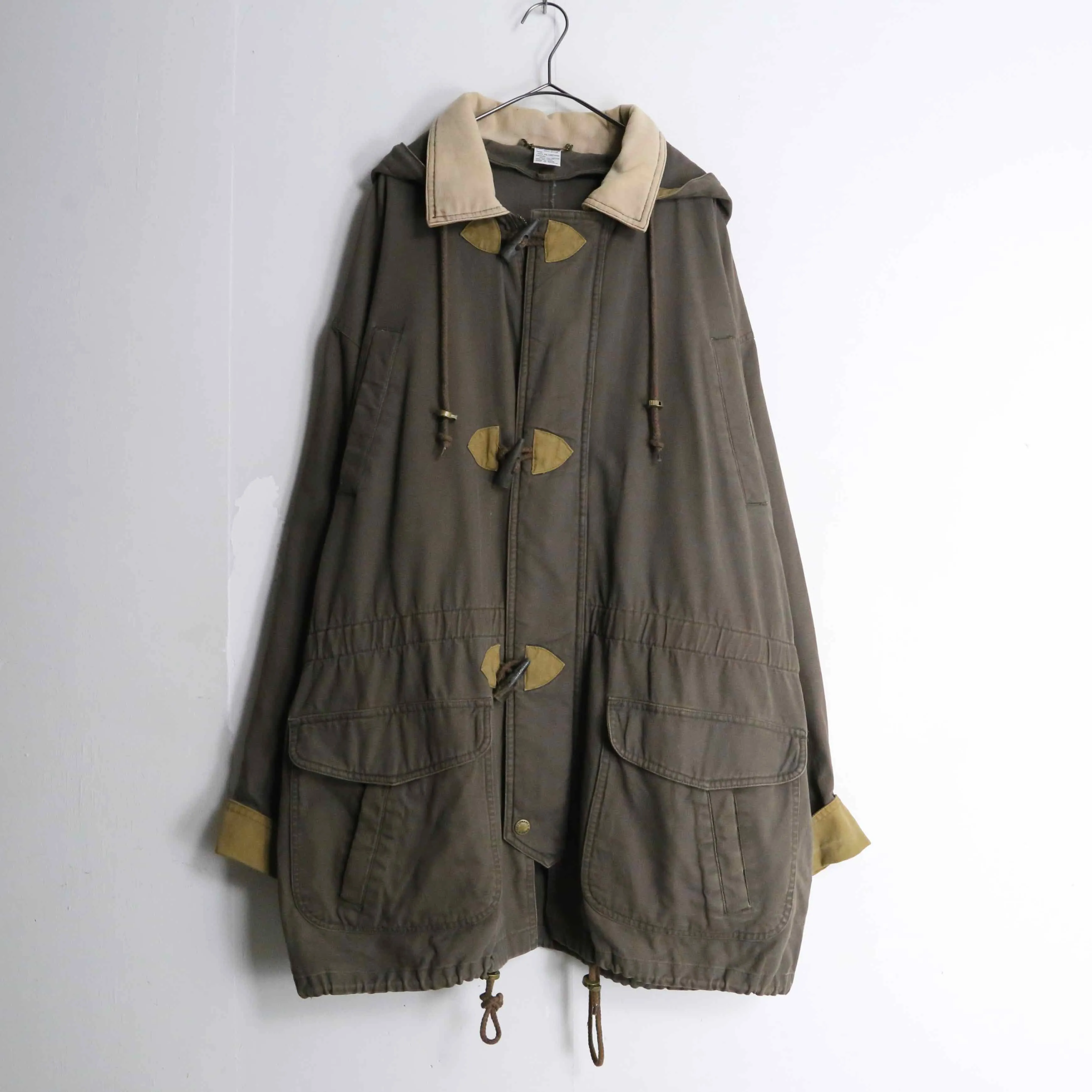 hunting motif khaki color duffel coat