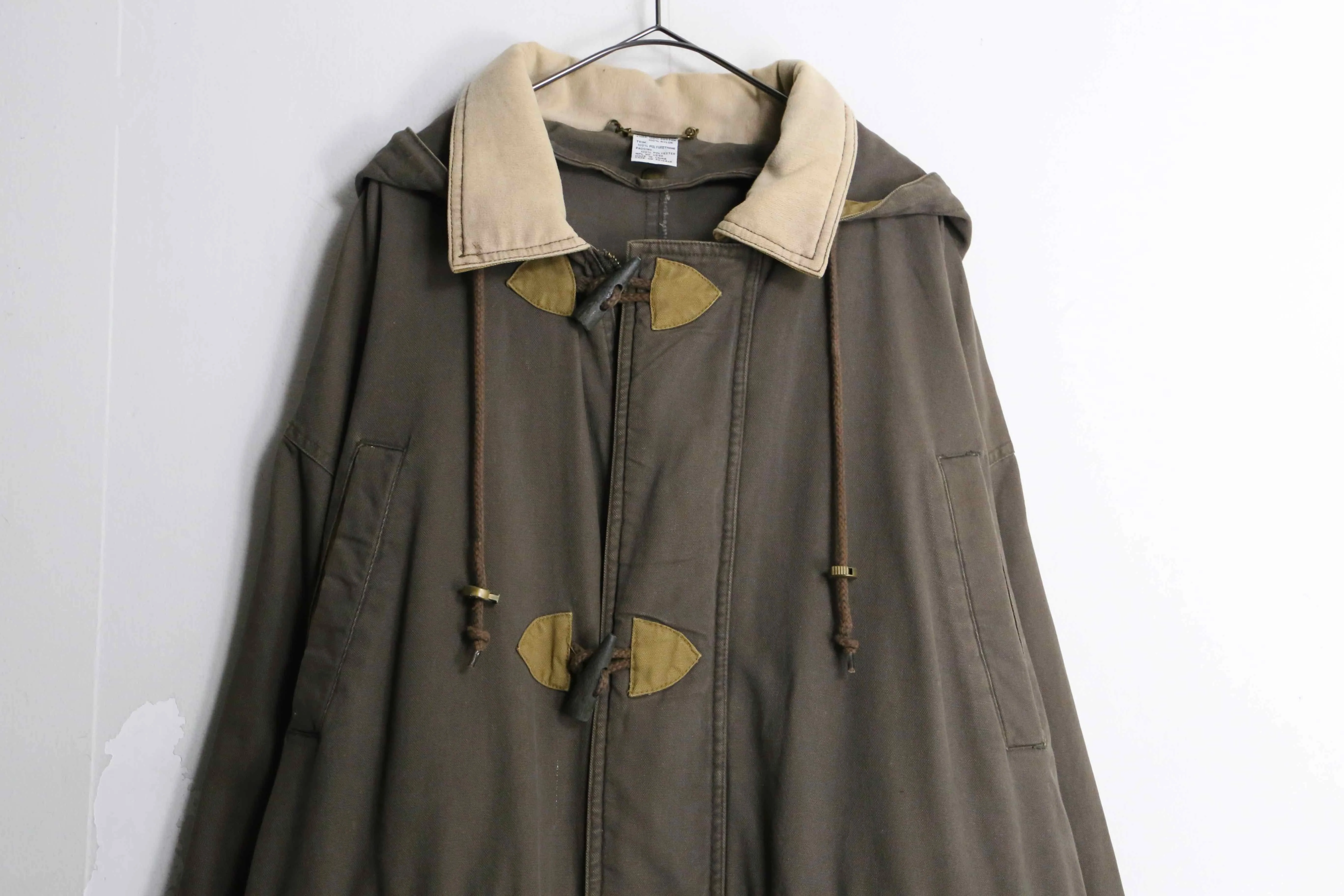 hunting motif khaki color duffel coat