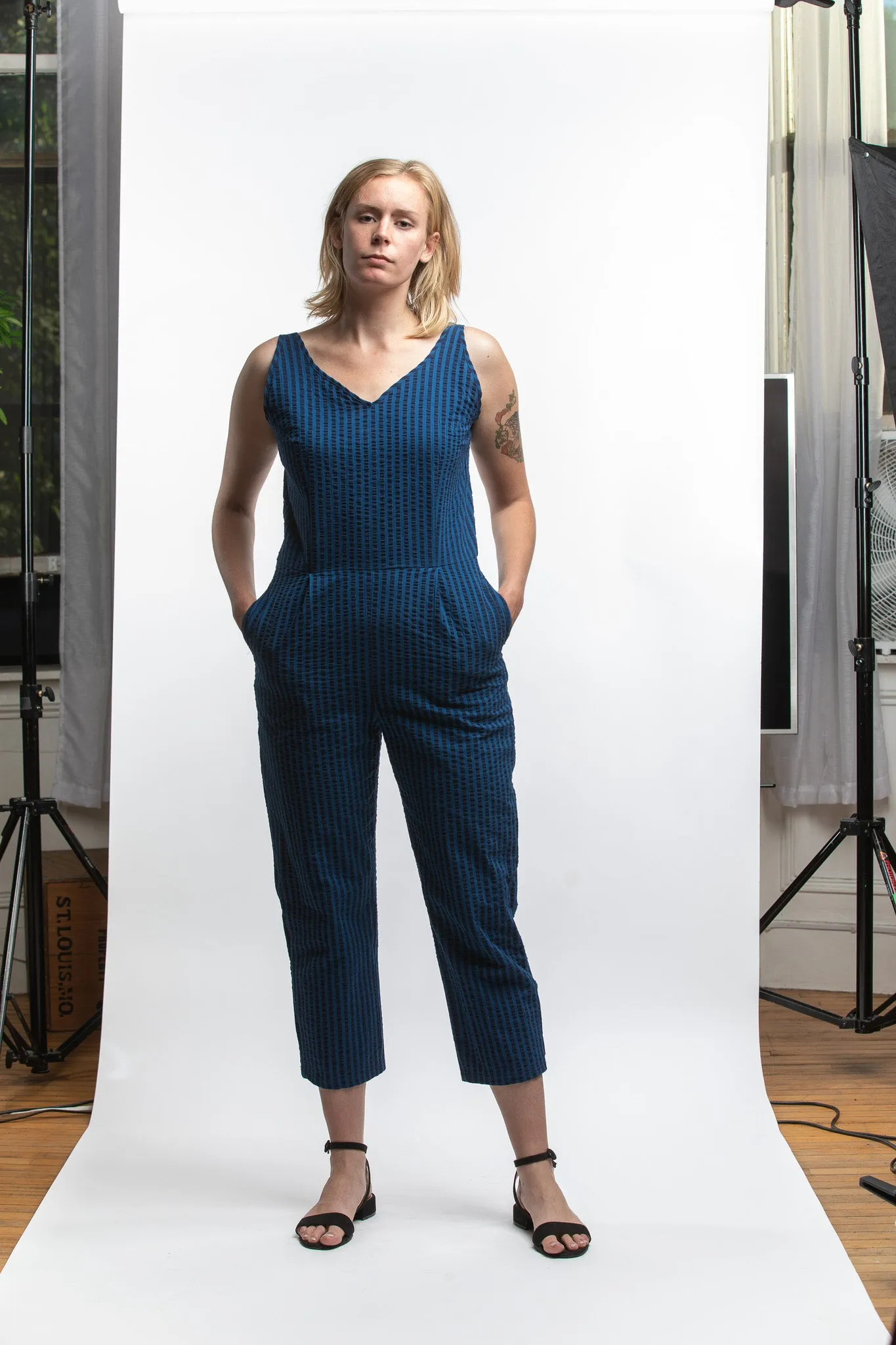 PTC - SKINNY SLEEVE JUMPSUIT (SEERSUCKER) NAVY/INDIGO NAVY STRIPE